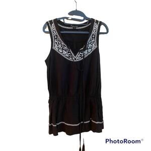 Twentyone Black embroidered sleeveless top. Sz.S